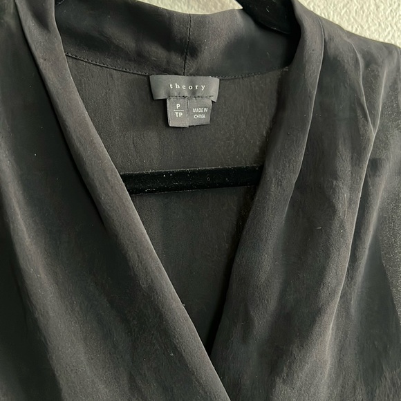 Beautiful silk tank Theory brand size S - Picture 3 of 6